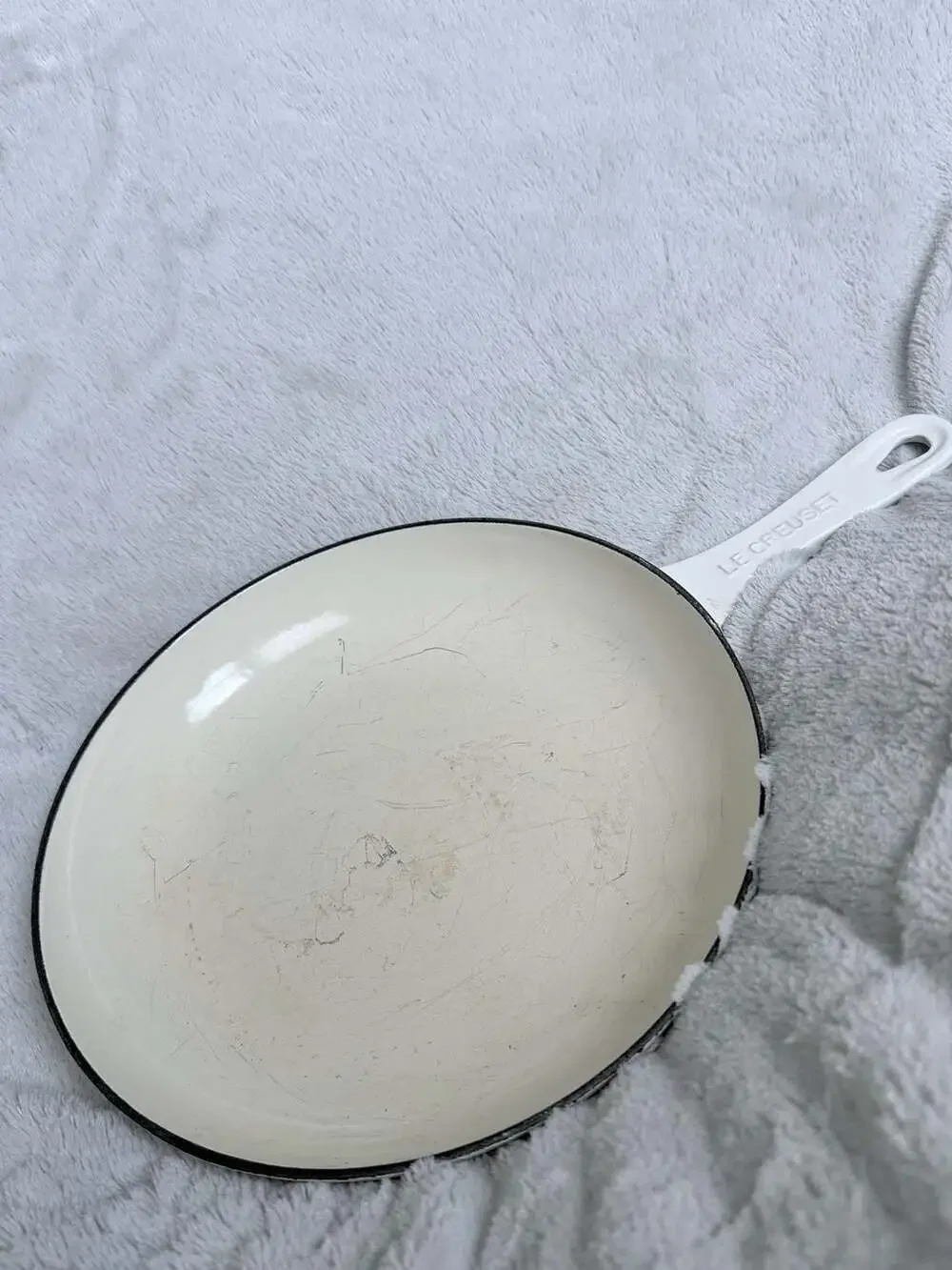 Le Creuset Enameled Cast Iron Signature Skillet, White